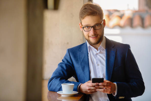 istock Businessman in cafe bar typing message 885161584