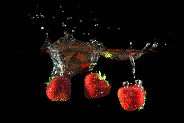 istock Strawberries splashing into water 885177150