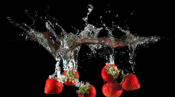 istock Strawberries splashing into water 885177484