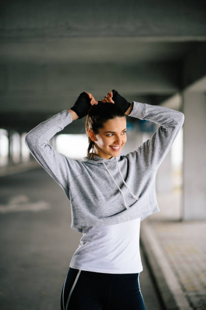 istock Young woman training outdoors 885193984