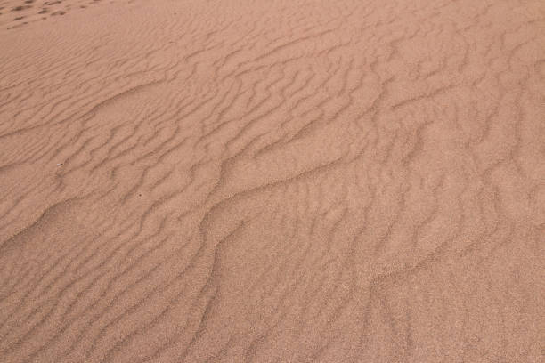 dunas olas - bizarre landscape sand blowing fotografías e imágenes de stock