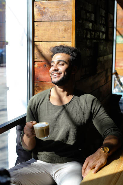 istock Boyfriend waiting for girt to make proposal in caf 885300116