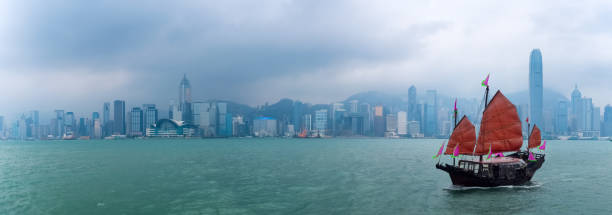istock hong kong traditional sailboat 885314102