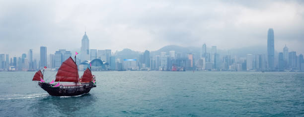istock hong kong traditional sailboat 885314104