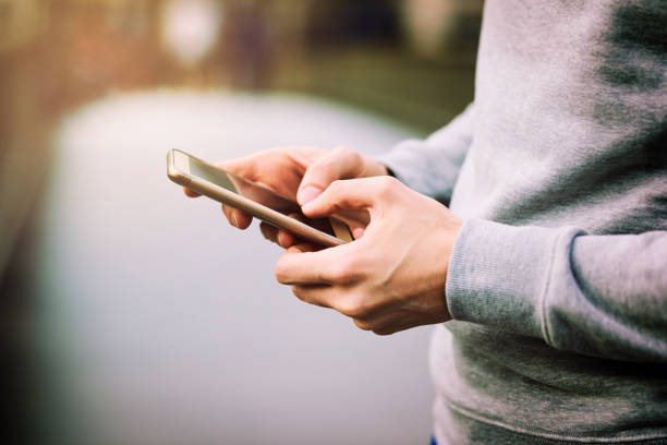 istock Fingers on the social media pulse 885332204