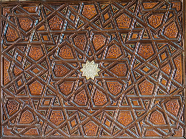istock Ottoman Turkish  art with geometric patterns on wood 885375192
