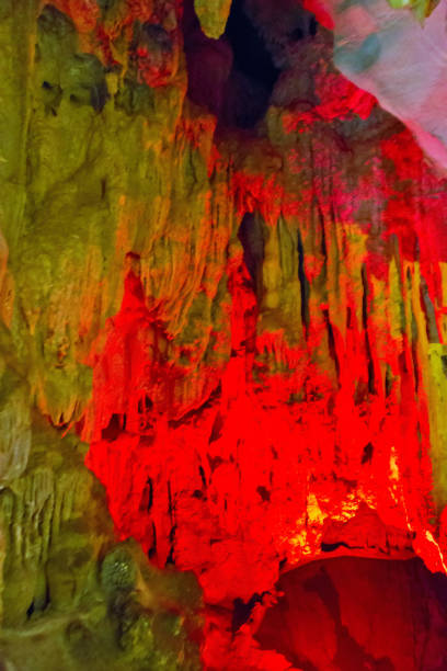 istock Surprise cave, Halong Bay, Vietnam 885382956