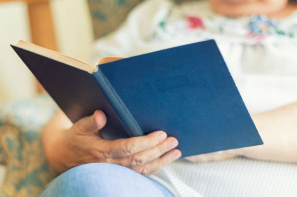 istock Senior Woman Reading A Book At Home 885394210