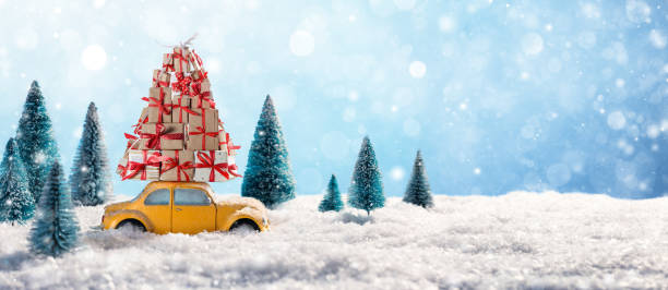 istock Deformed And Unrecognizable Yellow Car Carrying Gift Boxes 885400194