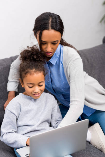 istock mother and daughter with laptop 885400940