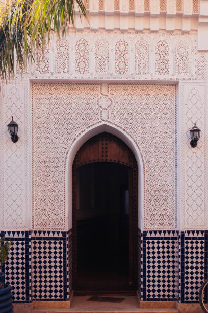 istock Arab Door with Ornaments in Medina, Marrakech, Marocco 885408698