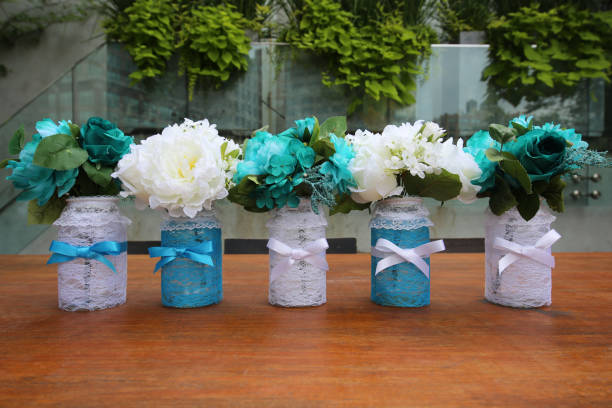 los tarros de masón de boda - table wedding flower bow fotografías e imágenes de stock