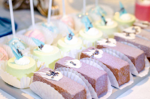 istock Delicious wedding reception candy mint and brown sweets on white tablee. Candy bar desser. 885429190
