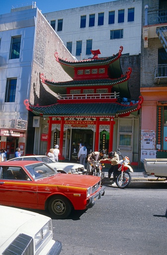 San Francisco, California, USA, 1984. Street scene in San Francisco's Chinatown with the Bank of Canton in the background.