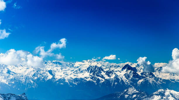 istock sunny day on the ski slopes of Cervinia 885469140