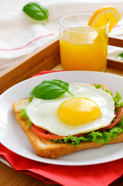 istock Toast with fried egg, and orange juice 885516230