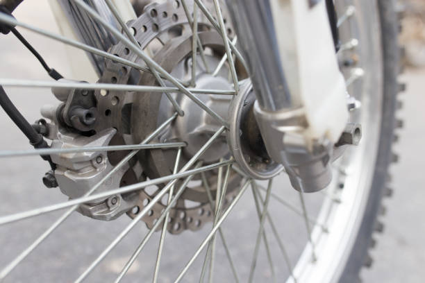 istock wheel on the bike 885533704