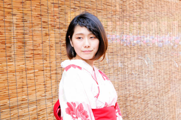 istock Young Japanese women 885536928