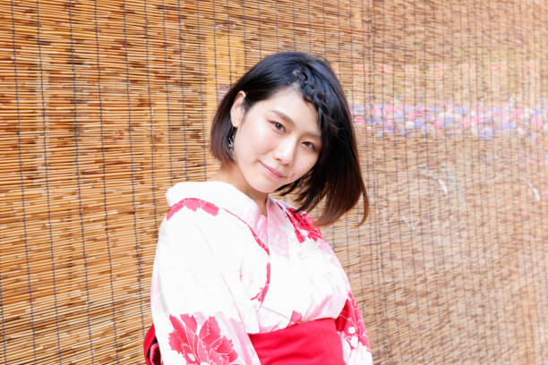 istock Young Japanese women 885542130