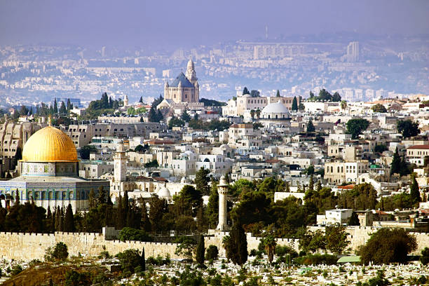 widok na jerozolimę z góry olive, izrael - jerusalem israel skyline panoramic zdjęcia i obrazy z banku zdjęć
