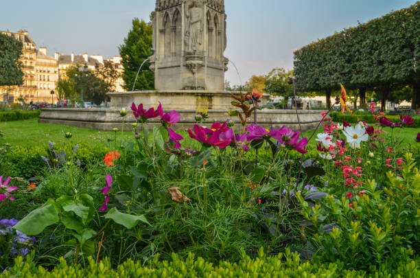 istock Gardens and architecture in Paris, France. 885577428
