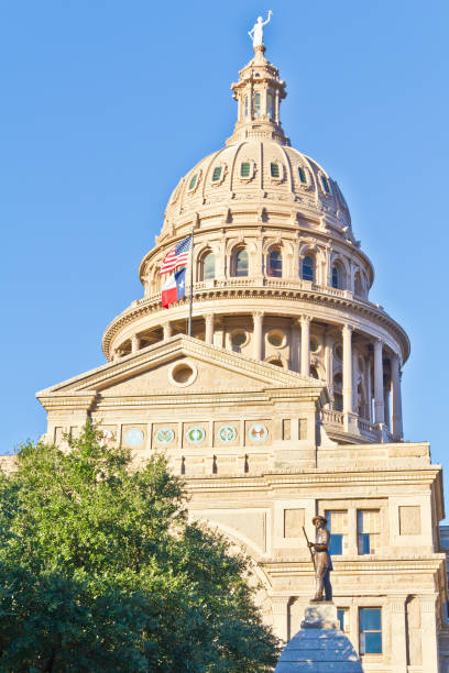 istock Capitol - Austin - Texas - USA 885670288