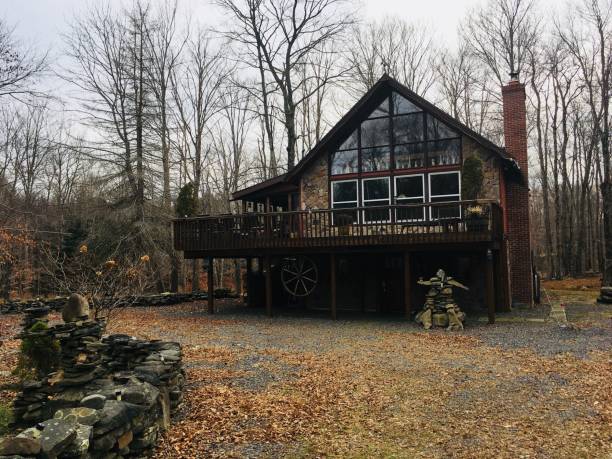 istock Mountain chalet in Pennsylvania. 885709688
