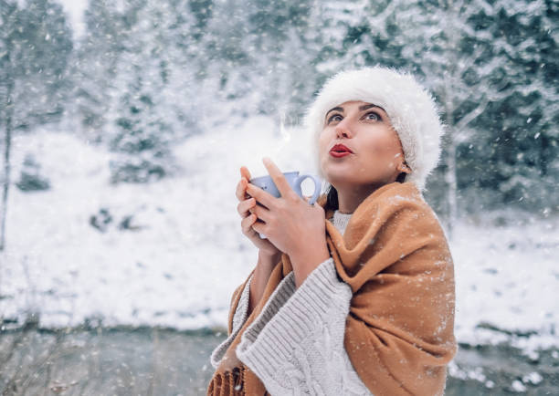 istock Woman in fur white hat enjoy with warm drink 885776714