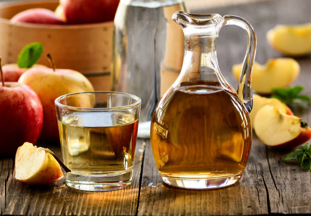 apple cider vinegar - vinegar imagens e fotografias de stock