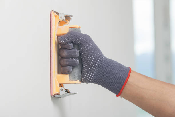 istock Whitewashing and alignment of walls 885928924