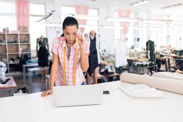 istock Chinese clothes factory 885953838