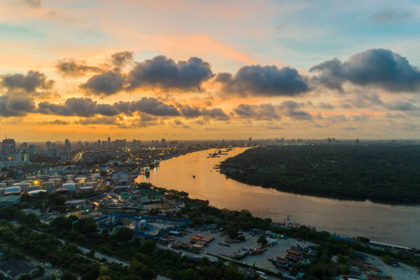 istock Chao phraya river Bangkok in Morning Aerial View 885957106