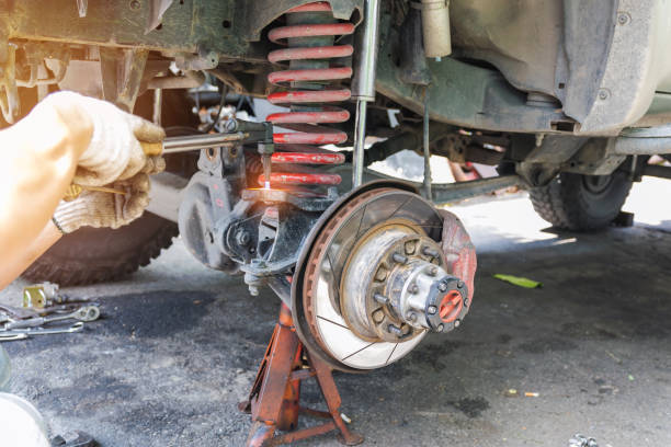 istock car repair shop 885965448