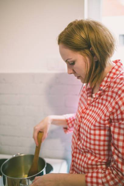 istock Young woman cooking in the kitchen 885986818