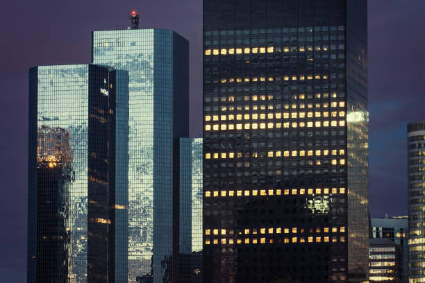 istock The skyscrapers of La Defense 886013122