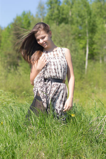 istock girl in summer 886013716