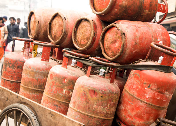 afbeelding van lpg cilinder op rickshow - autogas stockfoto's en -beelden