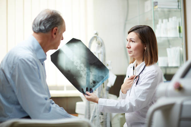 istock Showing x-ray to patient 886110632