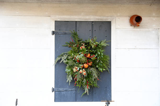 istock Christmas Wreaths 886122622