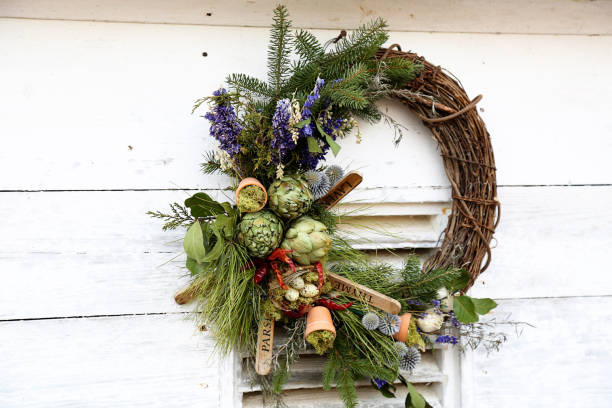 istock Christmas Wreaths 886124954