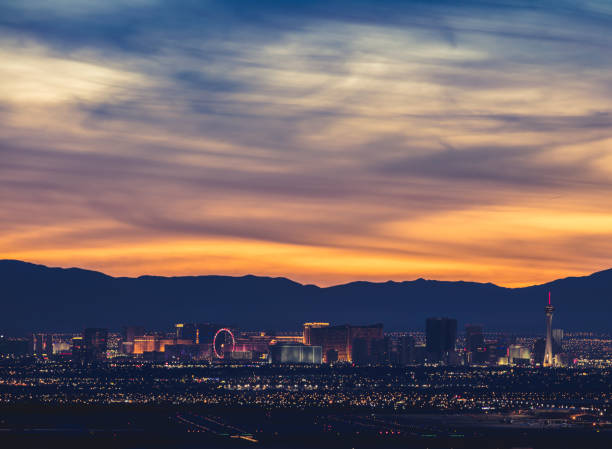 ラスベガスストリップ - las vegas metropolitan area skyline cityscape the las vegas strip ストックフォトと画像