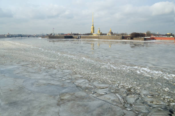 istock In winter, the Neva was covered with ice. 886167534