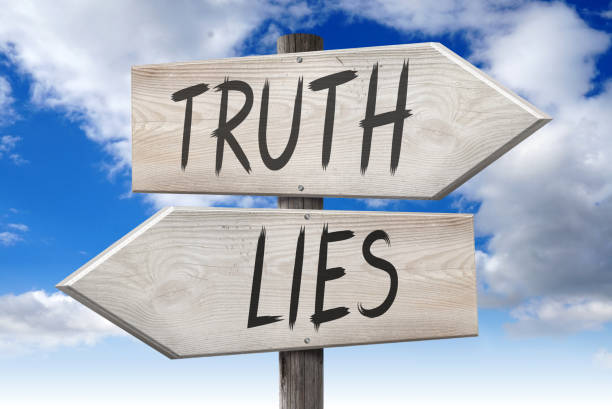 istock Lies, truth - wooden signpost 886183264