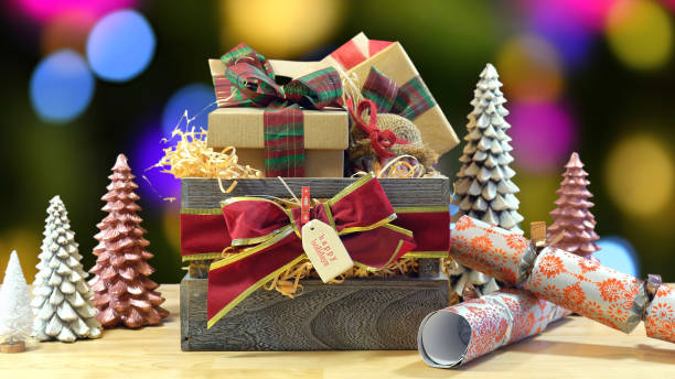 istock Large English style traditional Christmas hamper 886230230