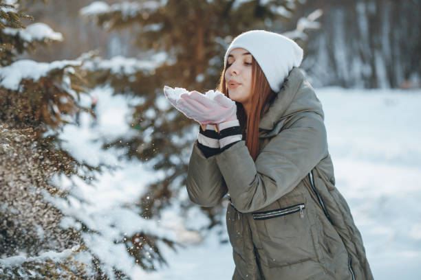 istock Girl in o park 886237450