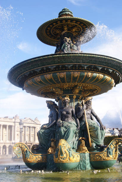 istock Pleasant Day at Place de la Concorde 886287742