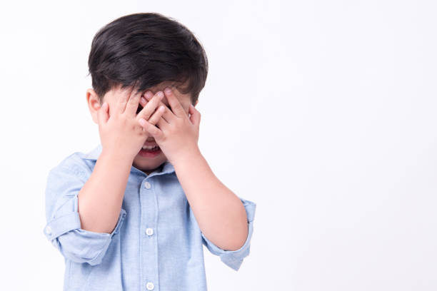 istock Kid covering his eyes over white background. 886302554