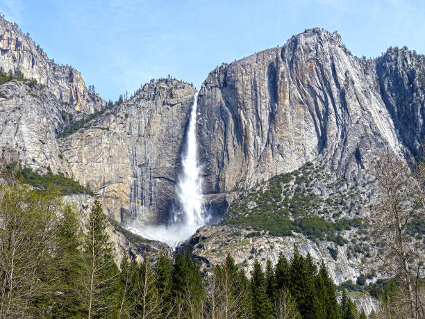 istock Amazing view of Yosemite Falls 886317202