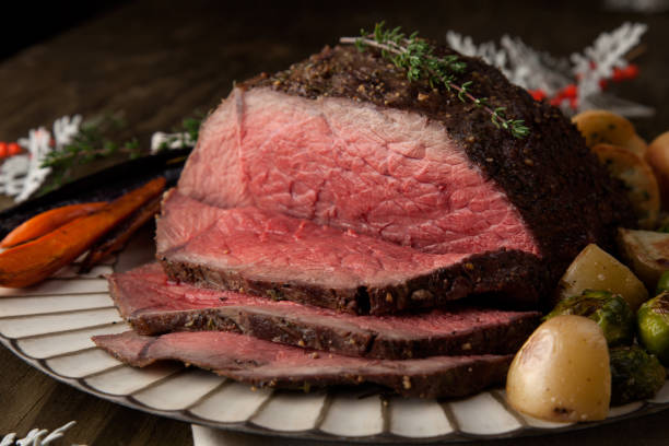 istock Roast Beef With Yorkshire Puddings 886343968