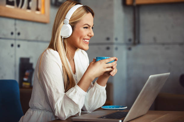 istock Enjoying freelance job and coffee 886528994